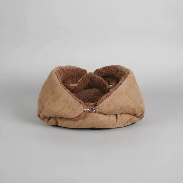 Lit polaire pour chat confortable et douillet en tissu beige et intérieur en fourrure marron