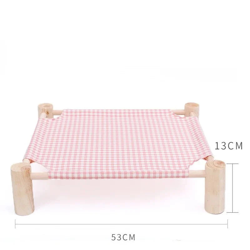 Lit pour chat en bois avec tissu à carreaux roses pour le confort de votre animal