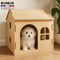 Maison-intérieure-pour-chien-bois-naturel-un chiot coton de tuléar assis confortablement dans sa niche en bois de chêne naturel, sans toxicité, eco-friendly, lavable, hygiénique et personnalisable pour chien de race naine et petit chien jusqu'à 4 kg