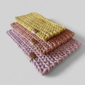 Tapis de fenêtre pour chat Oscar et Plume en tricot épais jaune et rose pour confort félin