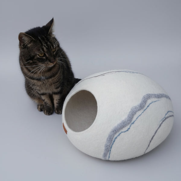 Cocon en laine tyrolienne fait main pour chat Oscar et Plume XS / Blanc