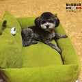 Petit-canape-pour-chien-confortable-respirant-un-caniche-couché-confortablement-dans-le-canapé-pour-petit-chien