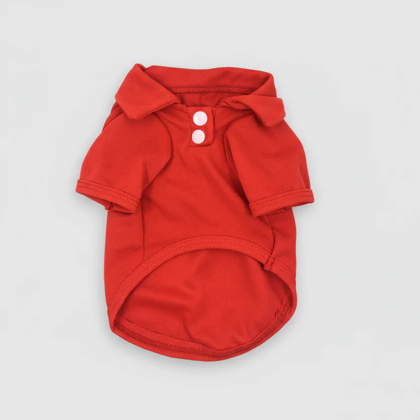 Polo léger pour chien en rouge avec col et boutons pour un look stylé