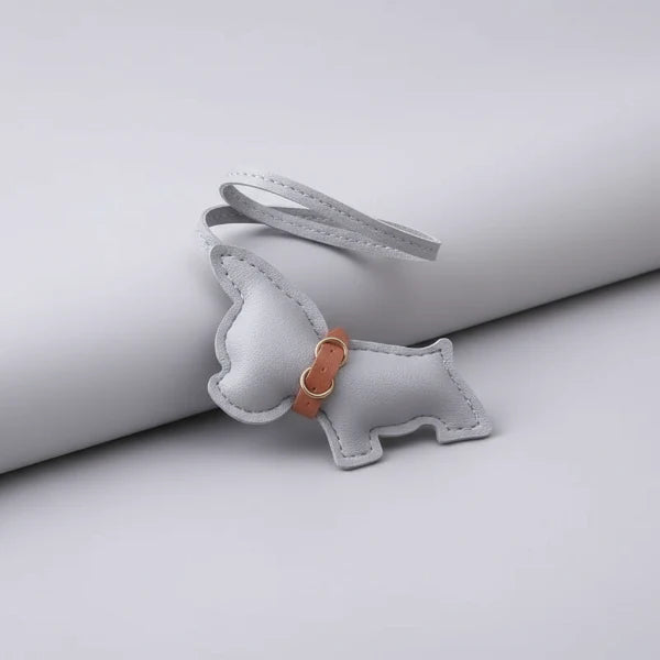 Porte clés bouledogue en cuir gris avec un design élégant pour les amoureux des chiens