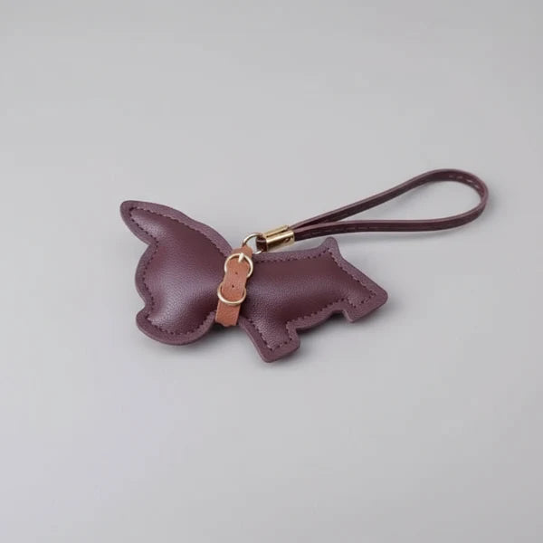Porte clés bouledogue en cuir marron avec une lanière en cuir pratique