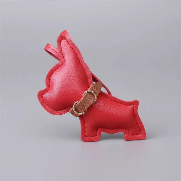 Porte clés bouledogue en cuir rouge avec une lanière en cuir pour un style élégant