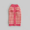Pull tricoté pour chien en rose et blanc avec boutons et poches pour un look tendance