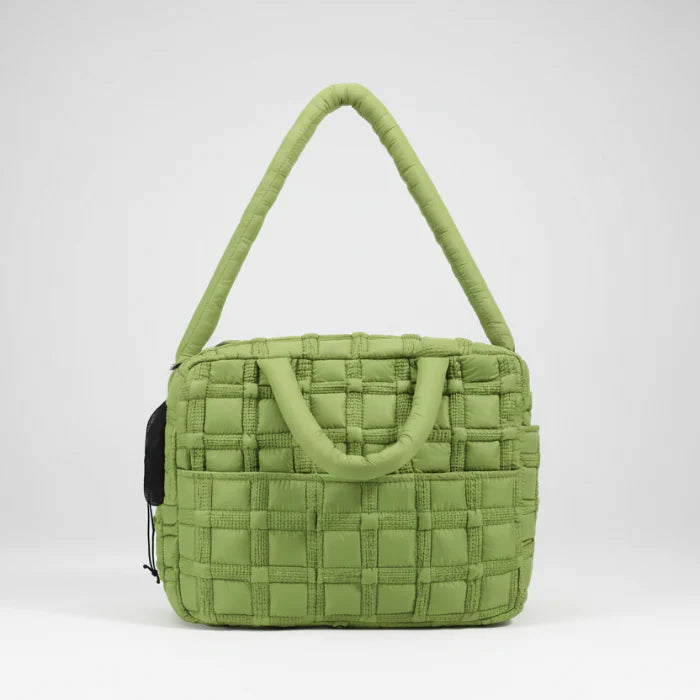 Sac de transport petit chien et chat en vert avec une texture matelassée