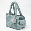 Sac de transport pour petit chien et chat en tissu matelassé bleu avec pompon décoratif