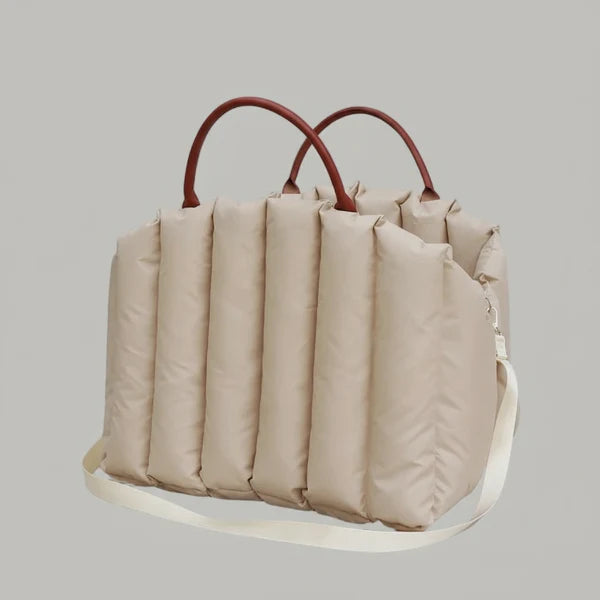 Sac de voyage petit chien beige avec anses en cuir pour transporter votre compagnon confortablement