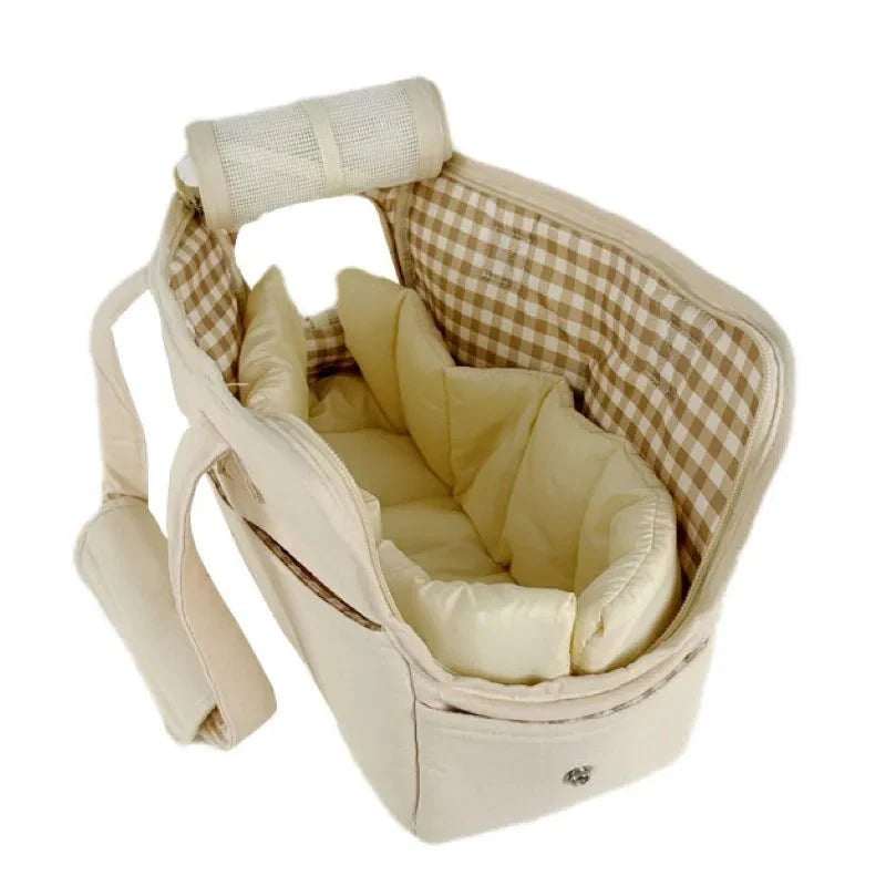 Sac voyage pour petit chien beige Oscar et Plume avec intérieur doux matelassé et anse réglable