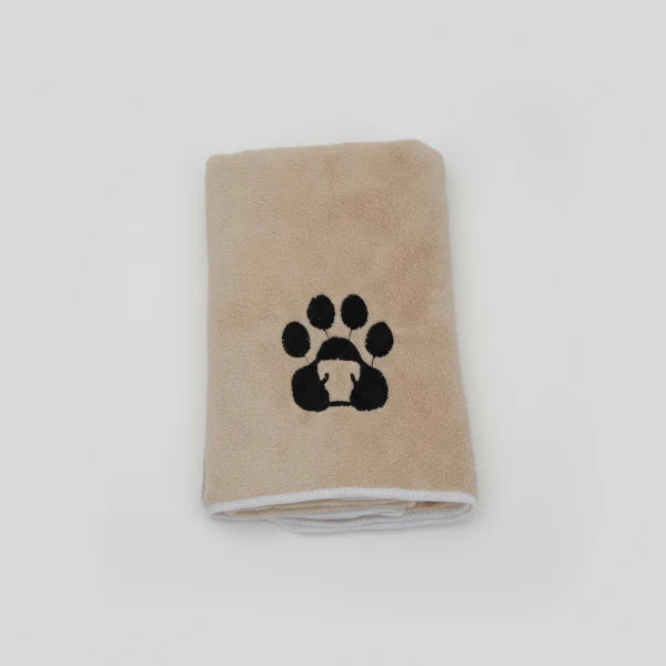 Serviette pour chien et chat beige avec motif patte noire pliée