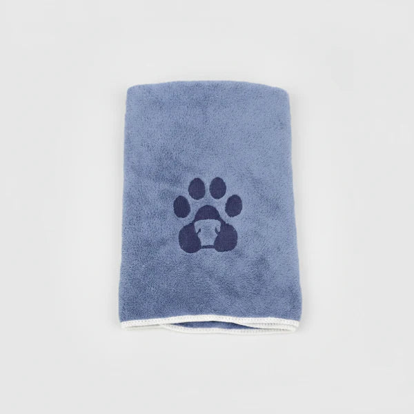 Serviette pour chien et chat bleue avec motif patte et bordure blanche par Oscar et Plume