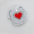 Sweat gris pour chien avec cœur rouge et message love and peace de la marque Oscar et Plume
