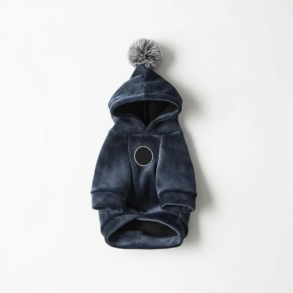 Sweat pour chien bleu marine en tissu doux avec capuche et pompon gris signé Oscar et Plume