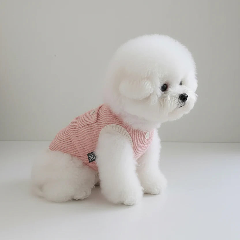 T-shirt sans manches petit chien en rose avec bouton pour un look tendance