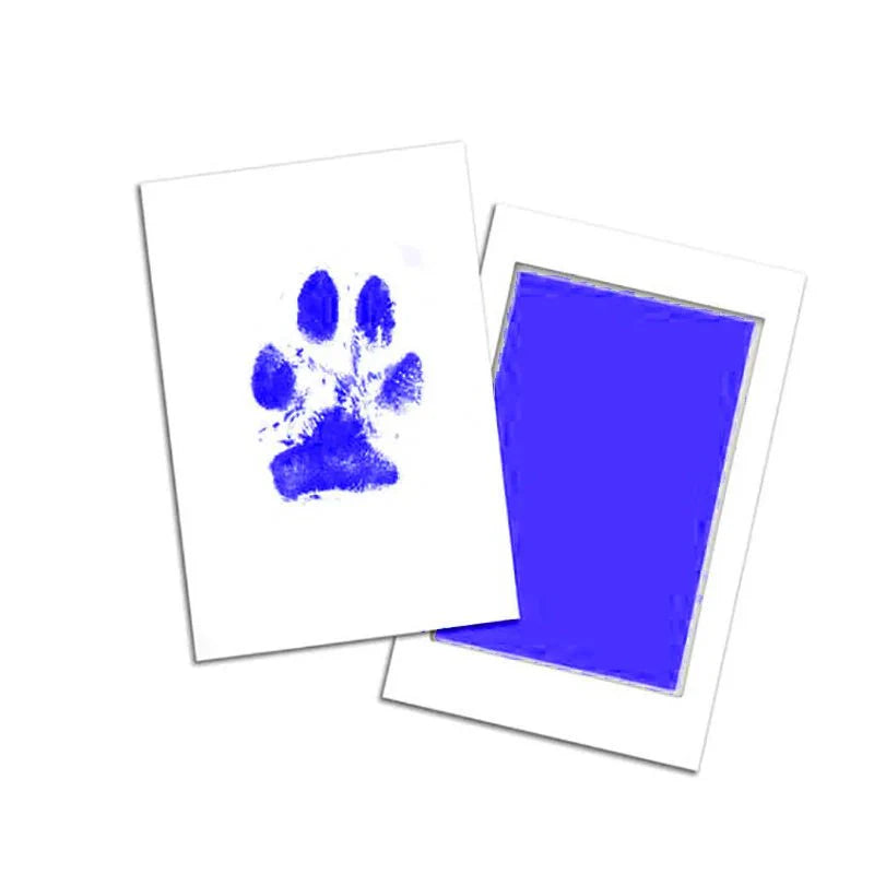 Tampon empreinte patte chien bleu avec papier pour créer des souvenirs de votre animal