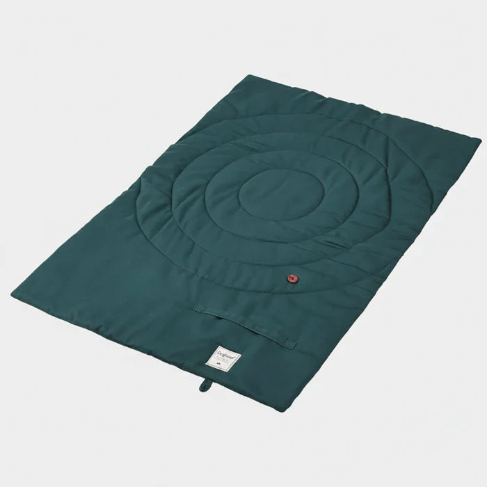 Tapis imperméable pour chien Oscar et Plume en tissu vert avec motif circulaire et couture renforcée