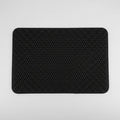 Tapis litière chat noir à texture alvéolée pour retenir les grains et protéger le sol