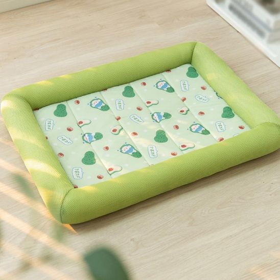 tapis rafraîchissant chat vert