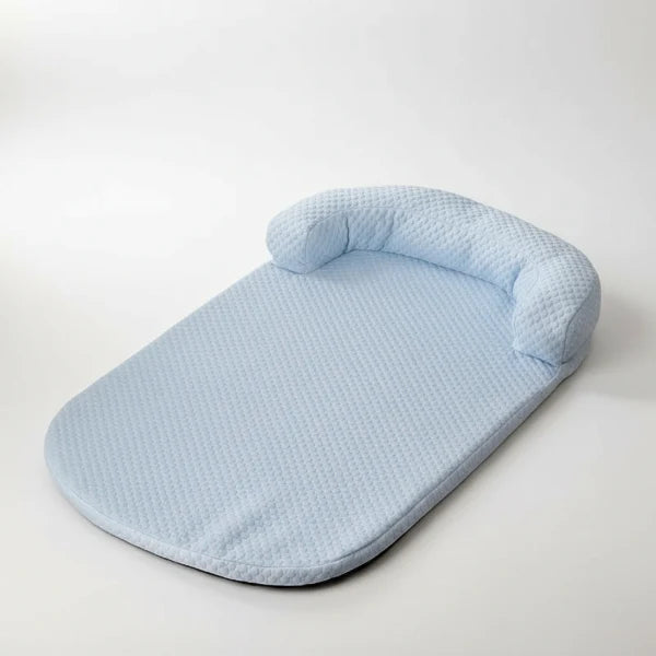 Tapis rafraichissant pour chien bleu clair avec appui-tête confortable de la marque Oscar et Plume