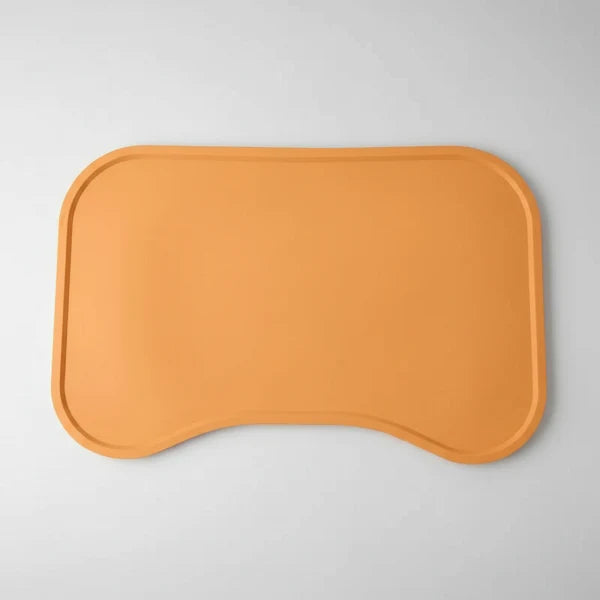 Tapis silicone gamelle orange de la marque Oscar et Plume pour protéger le sol lors des repas d'animaux
