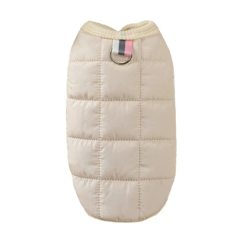 Veste chaude pour chien beige matelassée avec anneau d'attache pour promenades en hiver