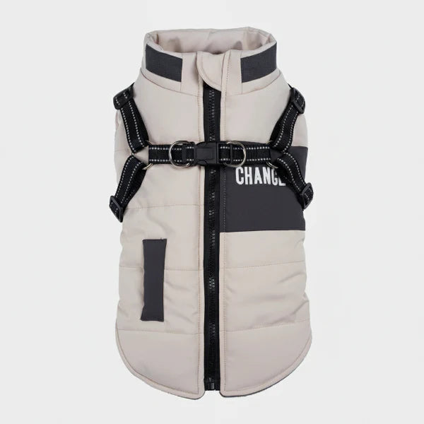 Veste hiver chien beige avec harnais intégré et fermeture zippée confortable par Oscar et Plume